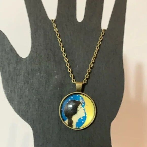 Necklace Moon and Girl, Bronze Chain, Antique Look, NWOT - Picture 2 of 6